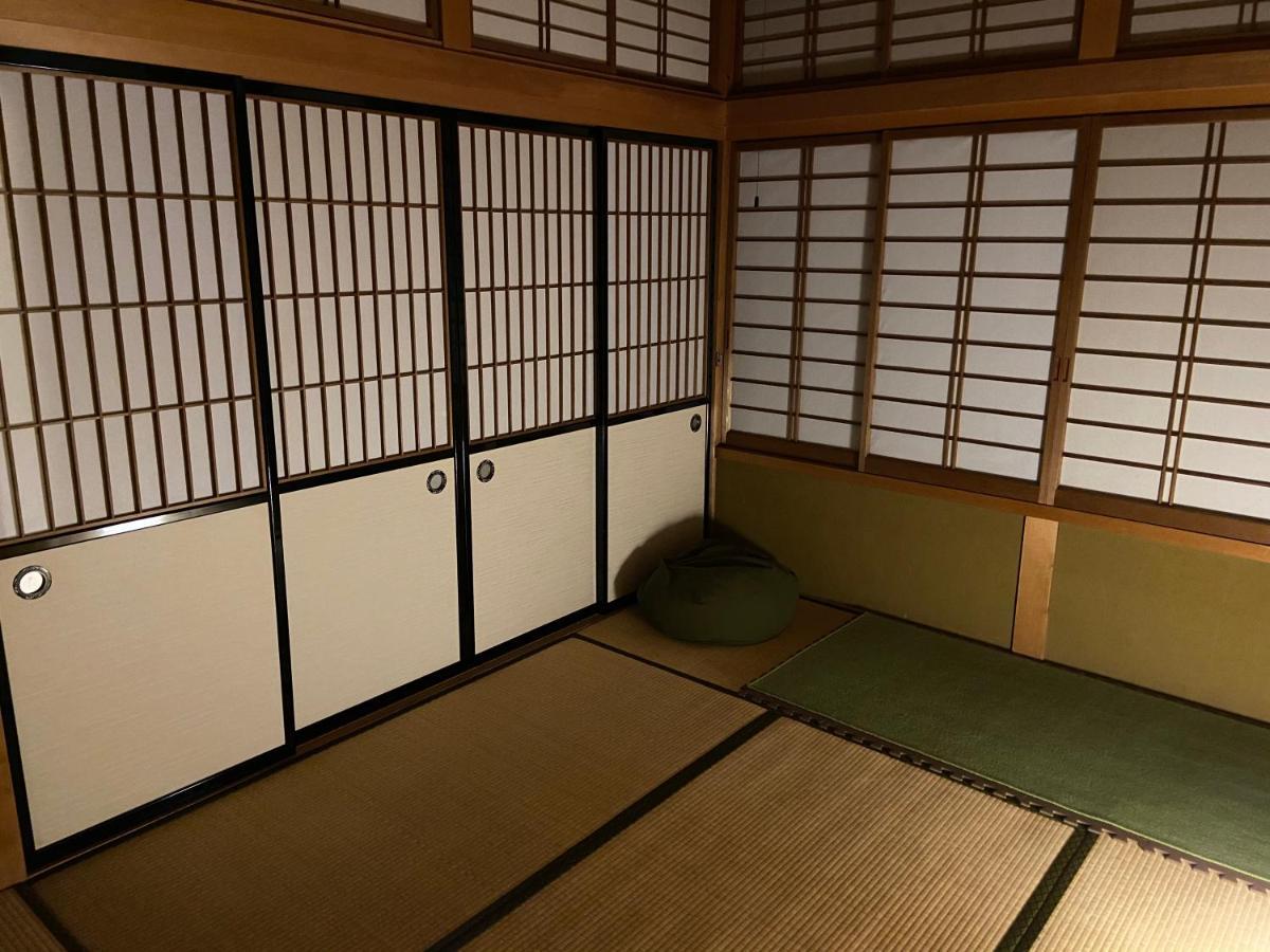 Готель Takayama Ninja House Екстер'єр фото