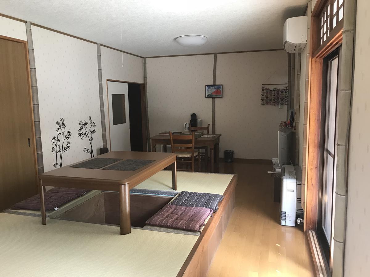 Готель Takayama Ninja House Екстер'єр фото