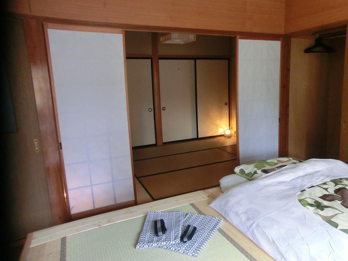 Готель Takayama Ninja House Екстер'єр фото