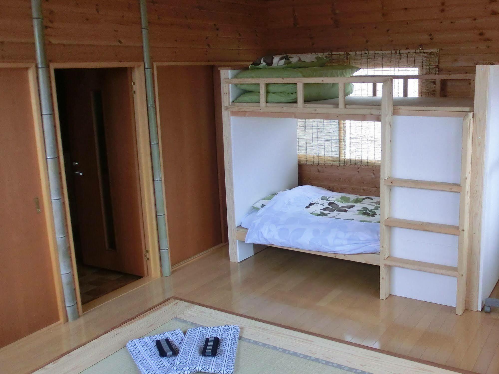 Готель Takayama Ninja House Екстер'єр фото