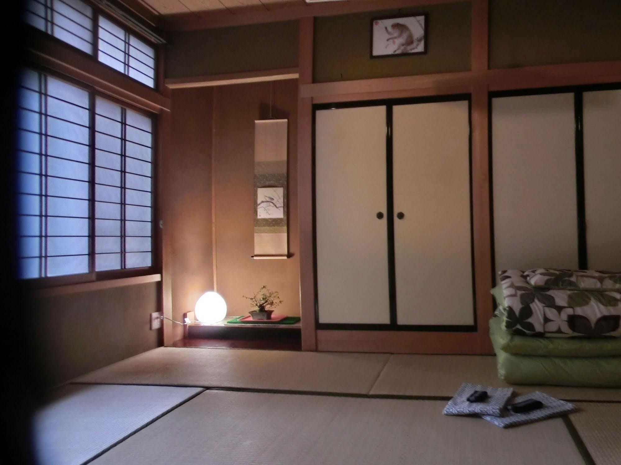Готель Takayama Ninja House Екстер'єр фото