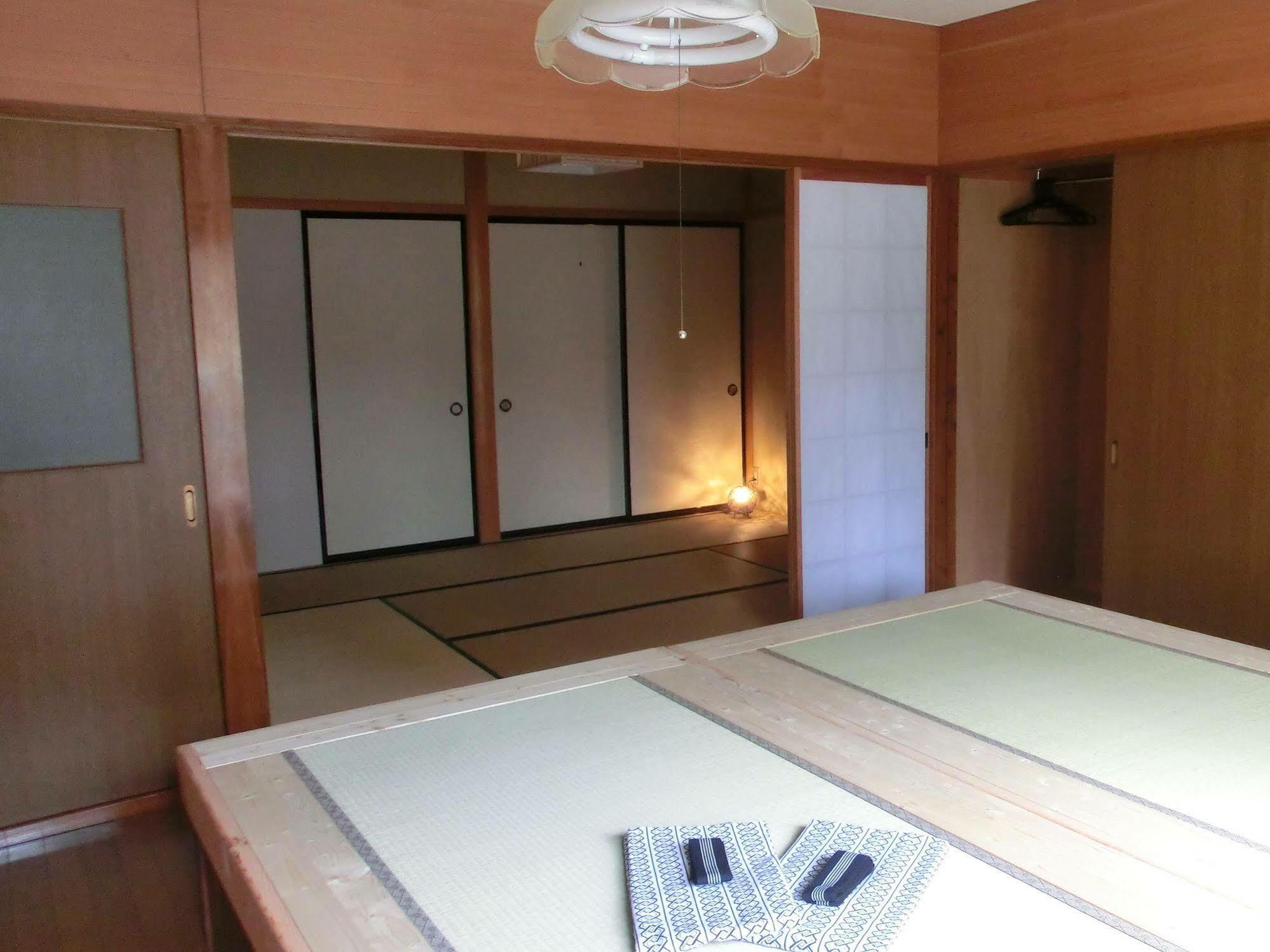 Готель Takayama Ninja House Екстер'єр фото